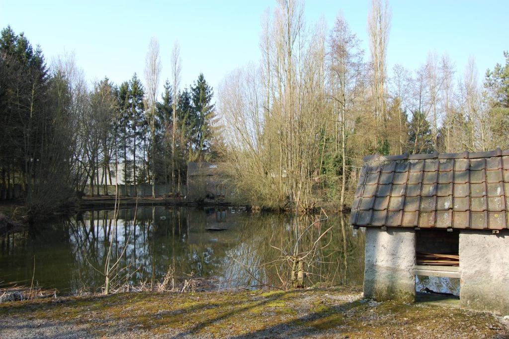 Auberge Du Bord Des Eaux - Demi-Pension Assuree Sur Reservation Saint-Amand-les-Eaux Exterior foto