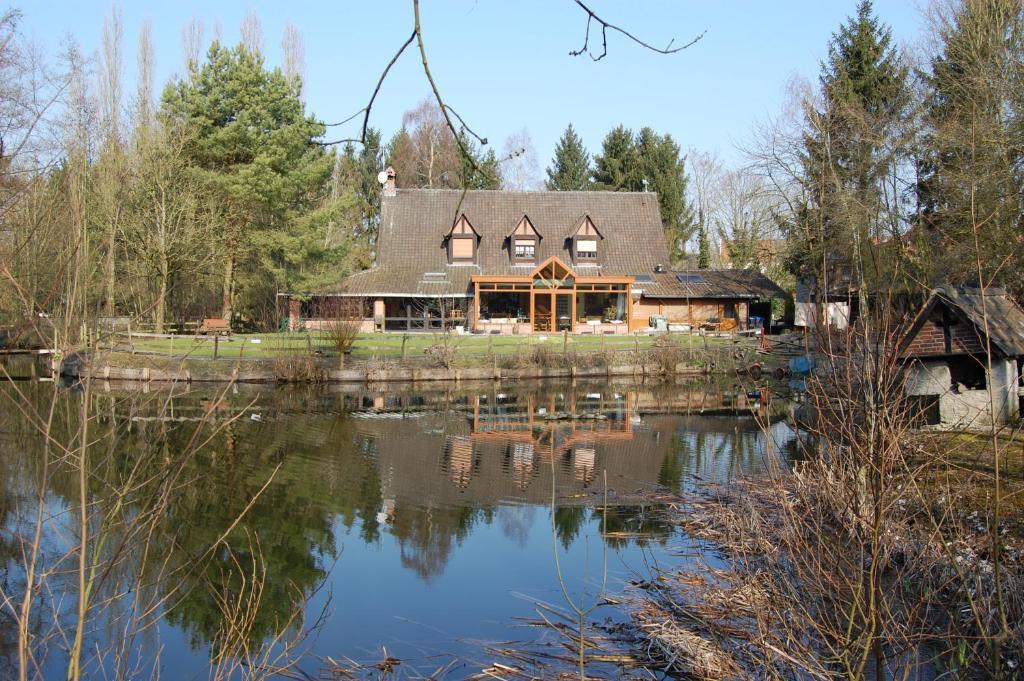 Auberge Du Bord Des Eaux - Demi-Pension Assuree Sur Reservation Saint-Amand-les-Eaux Exterior foto