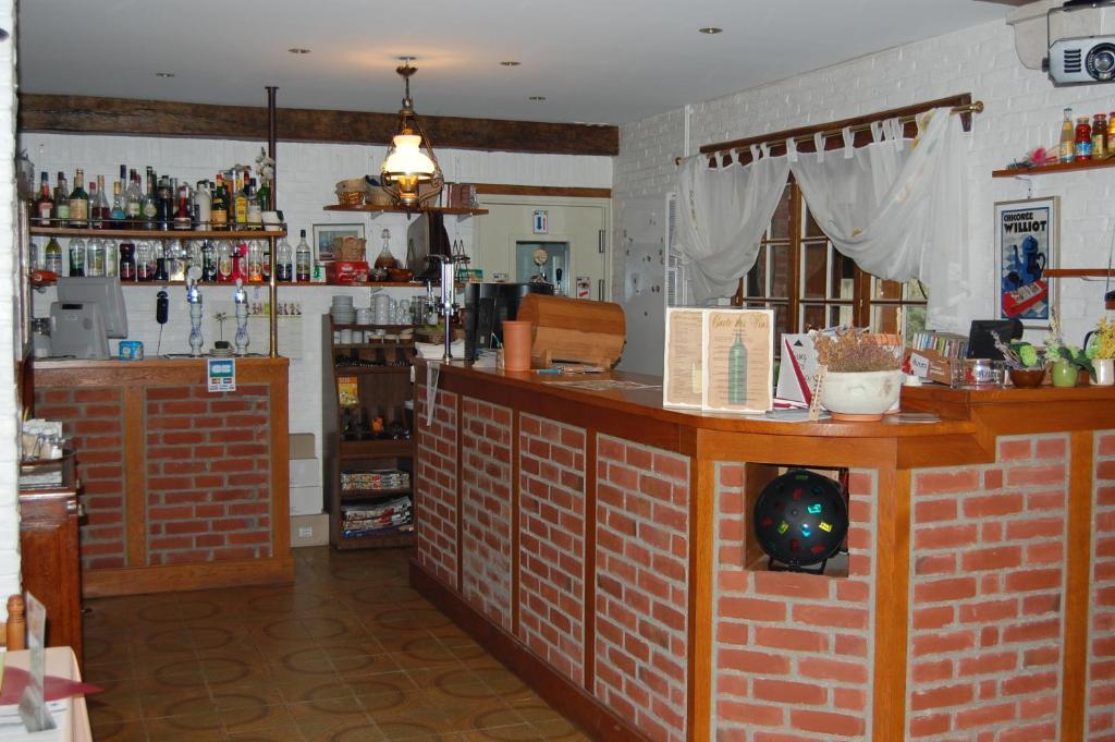 Auberge Du Bord Des Eaux - Demi-Pension Assuree Sur Reservation Saint-Amand-les-Eaux Exterior foto