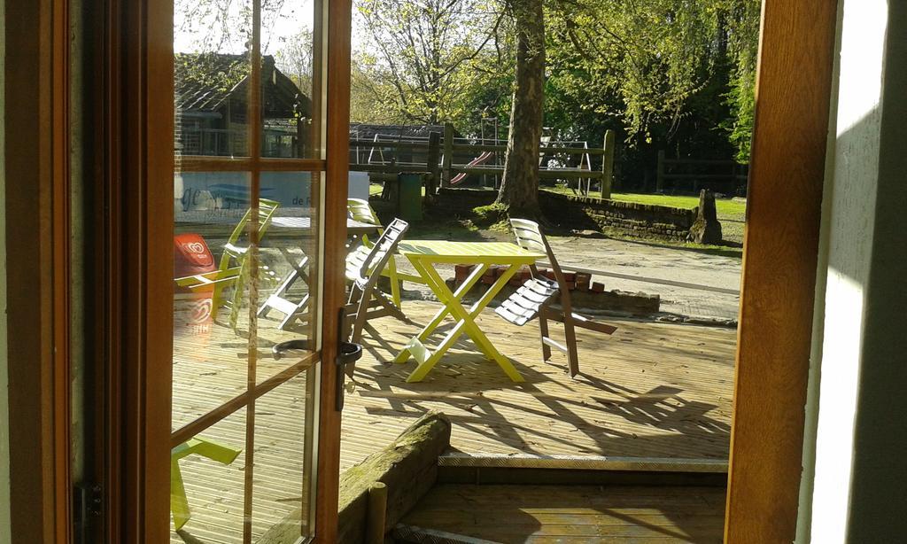 Auberge Du Bord Des Eaux - Demi-Pension Assuree Sur Reservation Saint-Amand-les-Eaux Exterior foto